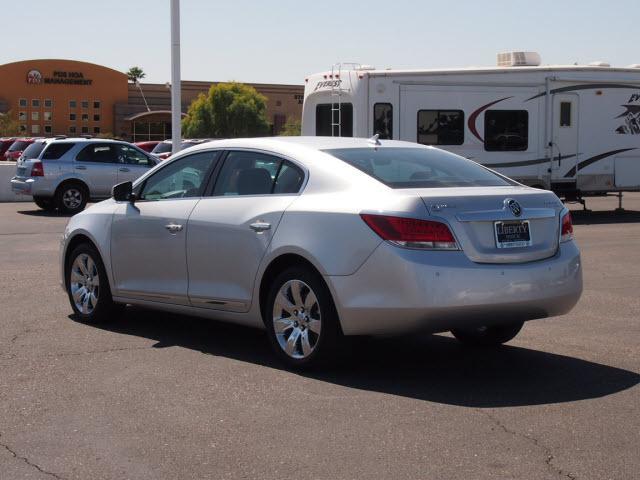 Buick LaCrosse 2010 photo 3