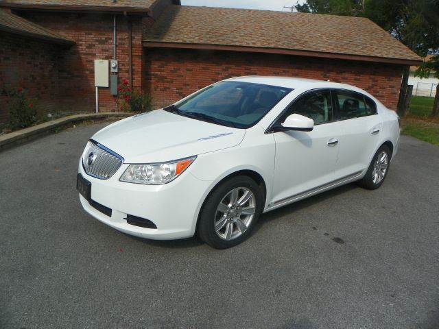 Buick LaCrosse 2010 photo 2