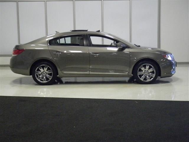 Buick LaCrosse 2010 photo 2