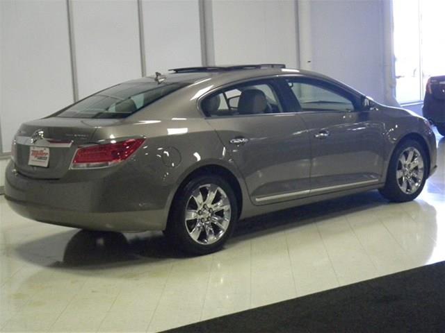 Buick LaCrosse 2010 photo 3