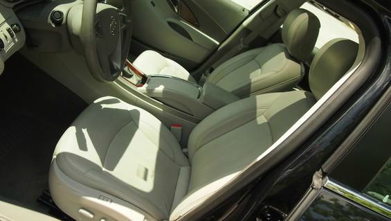 Buick LaCrosse 2010 photo 1