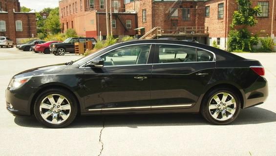 Buick LaCrosse 2010 photo 2