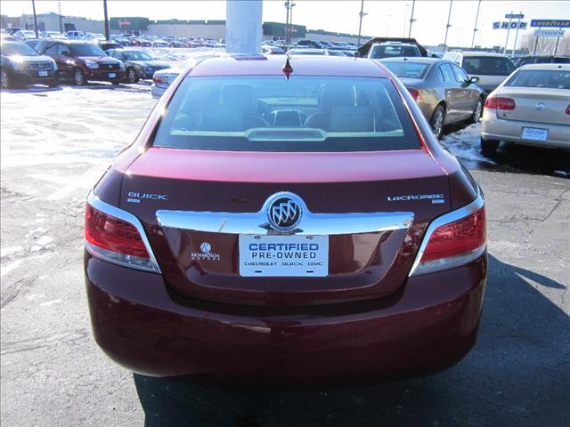 Buick LaCrosse 2010 photo 1