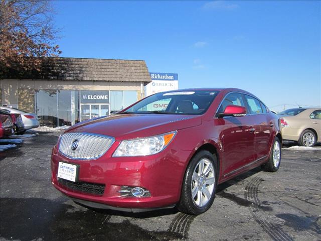 Buick LaCrosse 2010 photo 2