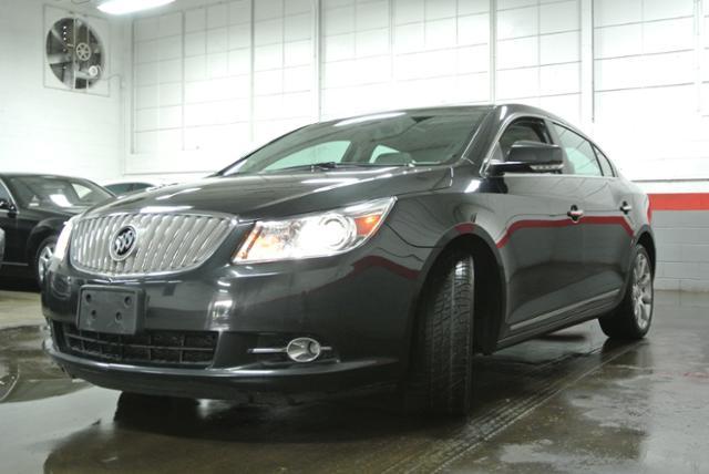 Buick LaCrosse 2010 photo 2