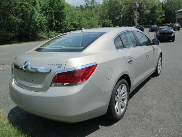 Buick LaCrosse 2010 photo 1