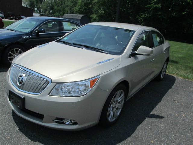 Buick LaCrosse 2010 photo 2