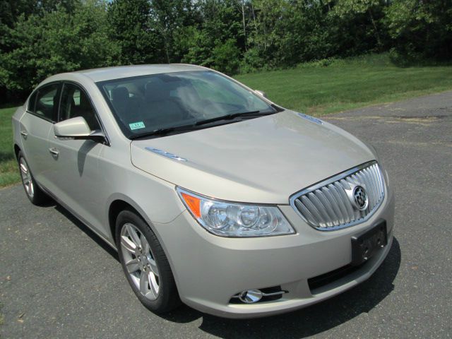 Buick LaCrosse 2010 photo 3