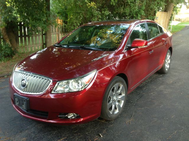 Buick LaCrosse 2010 photo 2