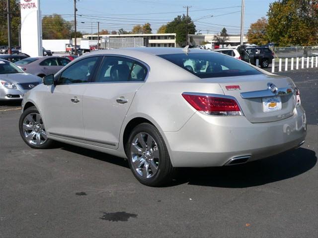 Buick LaCrosse 2011 photo 4