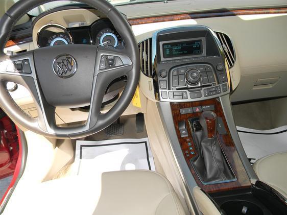 Buick LaCrosse 2011 photo 1