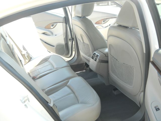 Buick LaCrosse 2011 photo 2