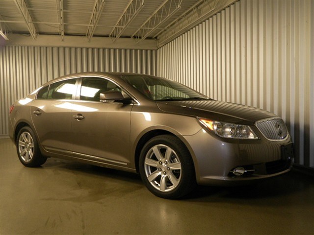 Buick LaCrosse 2011 photo 1