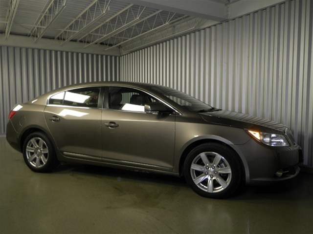 Buick LaCrosse 2011 photo 2