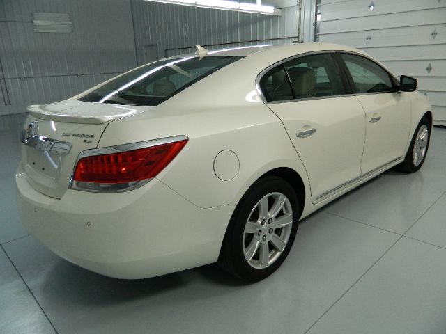 Buick LaCrosse 2011 photo 2