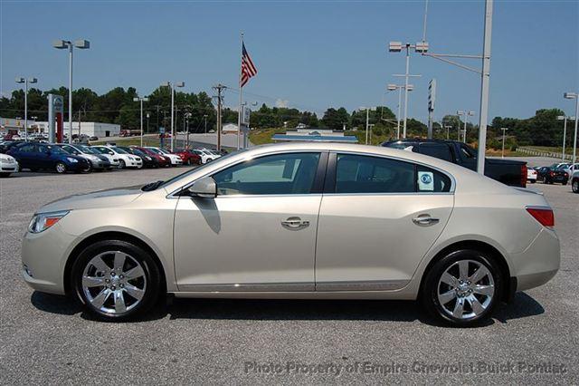 Buick LaCrosse 2011 photo 2