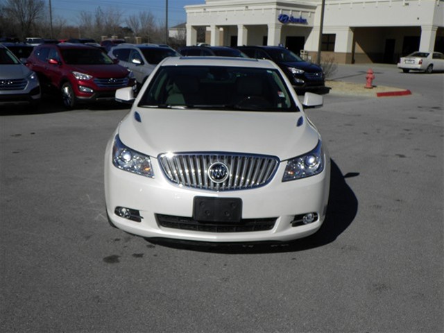 Buick LaCrosse 2011 photo 2