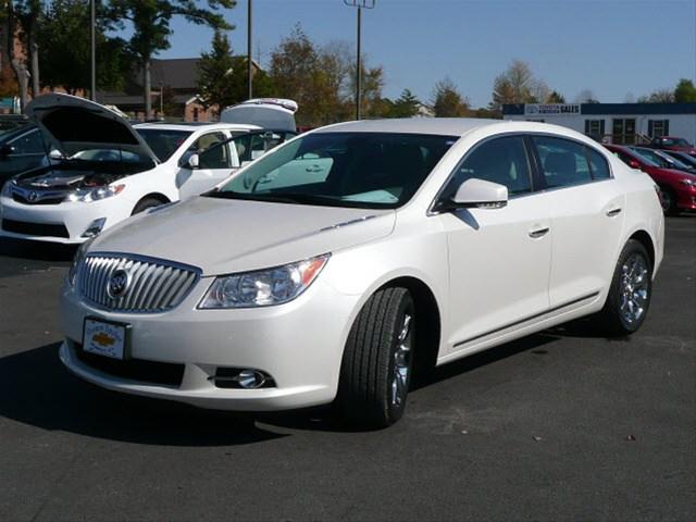 Buick LaCrosse 2011 photo 2