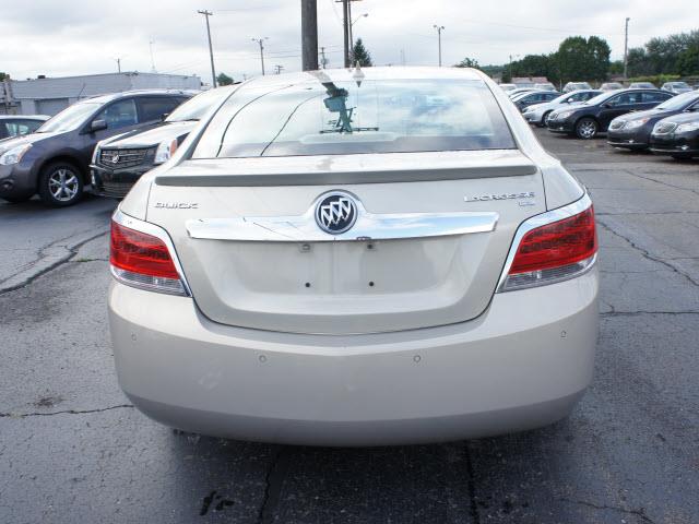 Buick LaCrosse 2011 photo 2