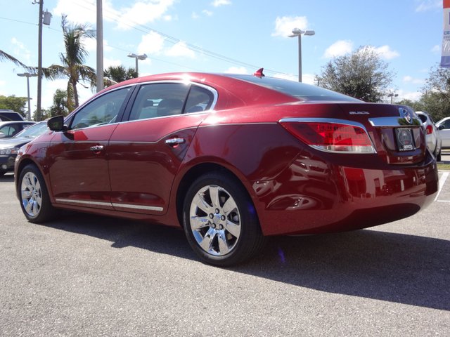 Buick LaCrosse 2011 photo 1