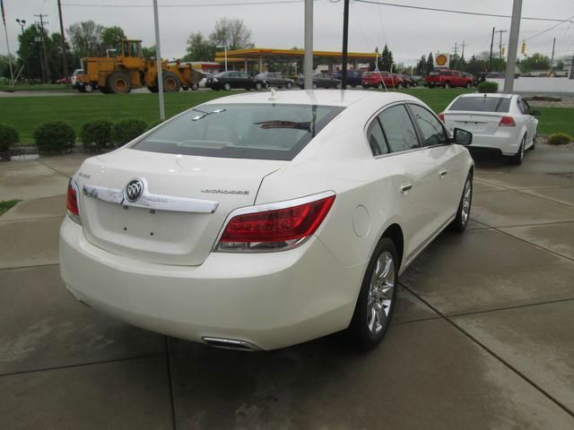 Buick LaCrosse 2011 photo 2