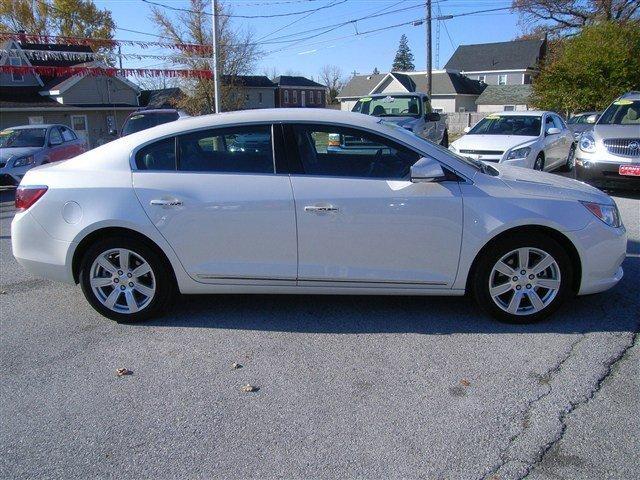 Buick LaCrosse 2011 photo 2