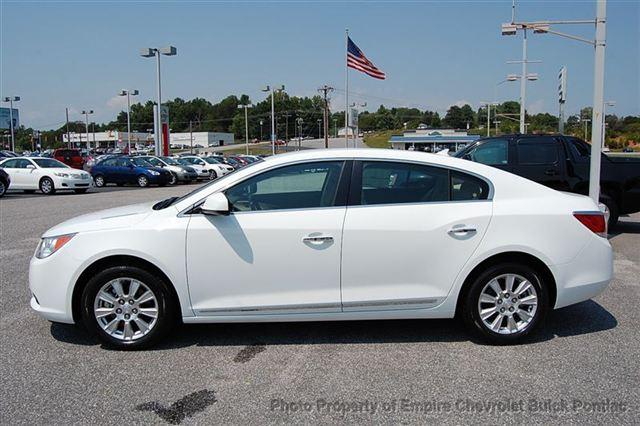 Buick LaCrosse 2011 photo 2