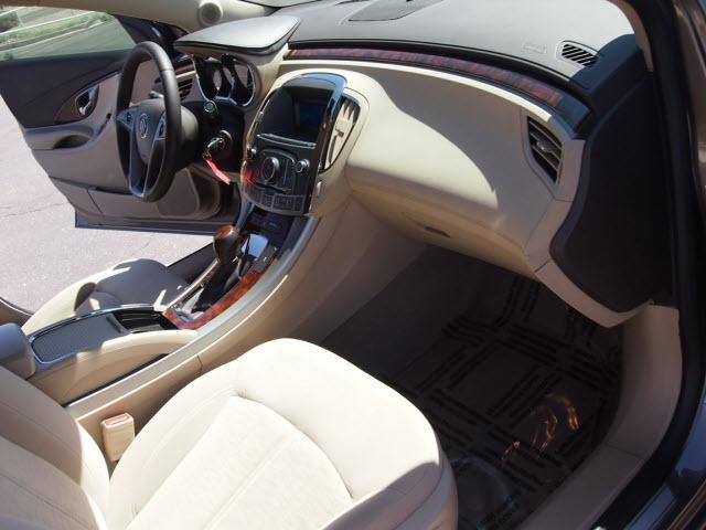 Buick LaCrosse 2011 photo 4