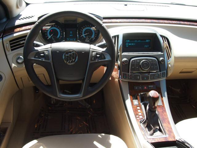 Buick LaCrosse 2011 photo 9