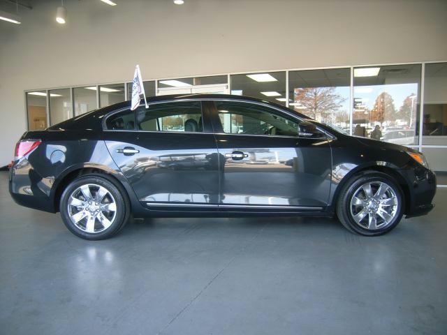 Buick LaCrosse 2011 photo 1