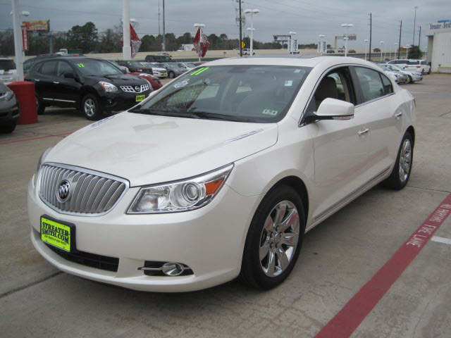 Buick LaCrosse 2011 photo 2