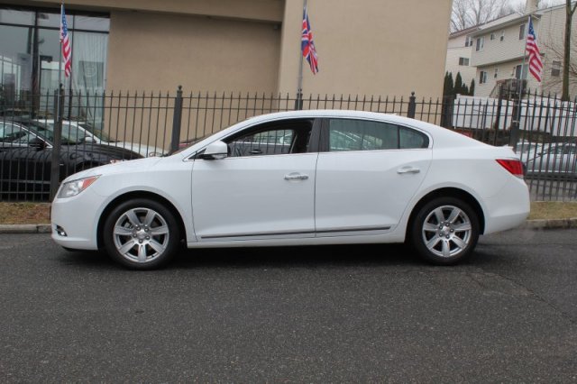 Buick LaCrosse 2011 photo 2