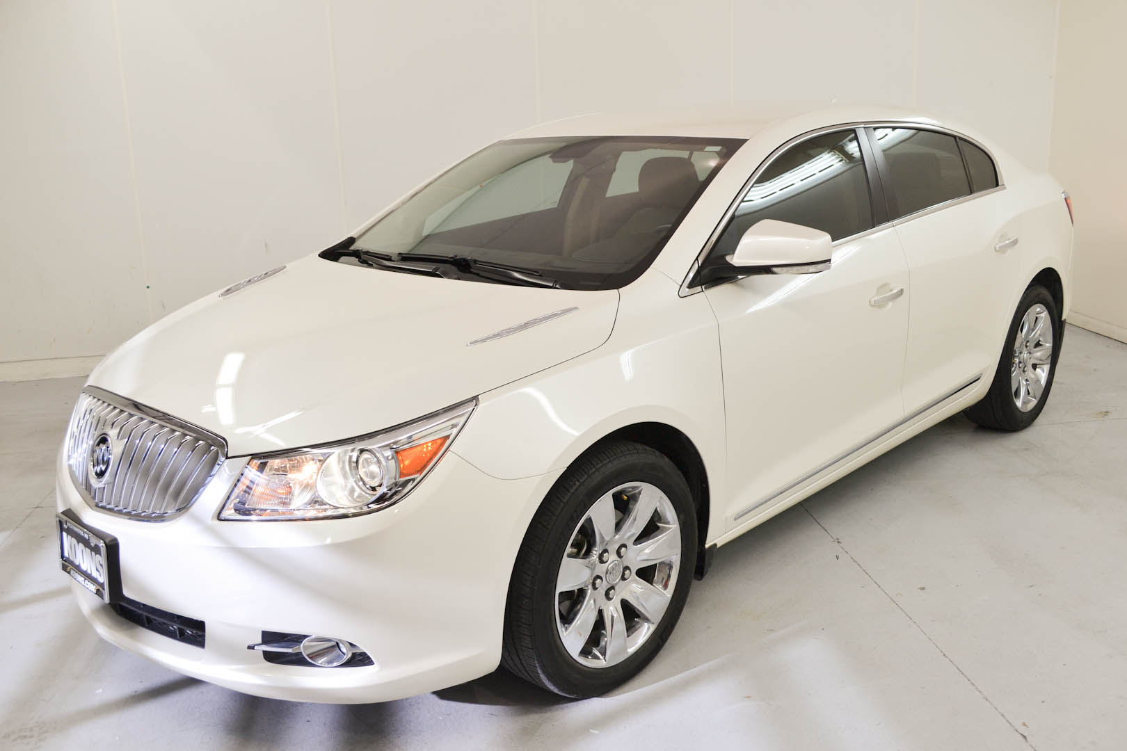 Buick LaCrosse 2011 photo 2