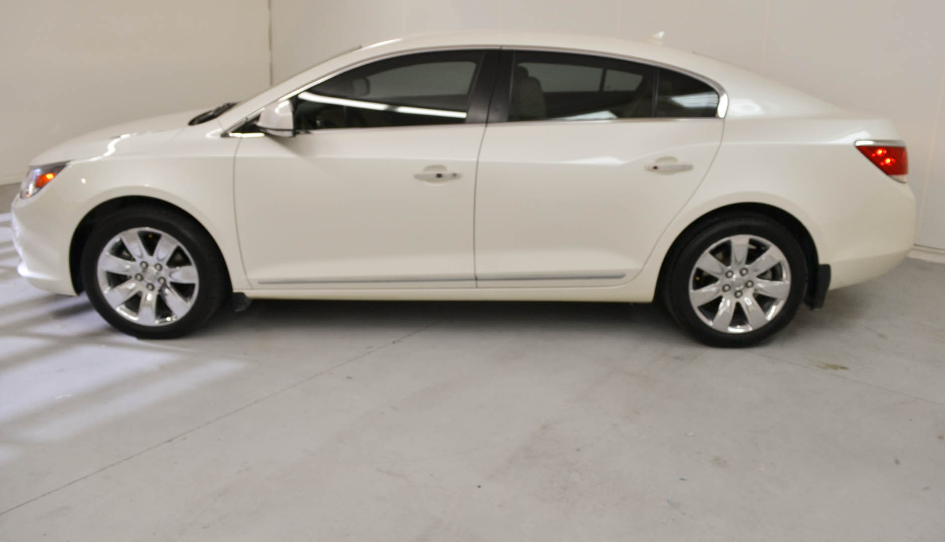 Buick LaCrosse 2011 photo 3