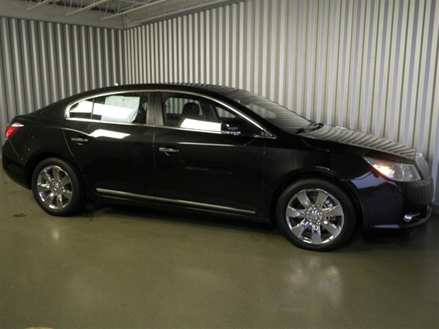 Buick LaCrosse 2011 photo 2