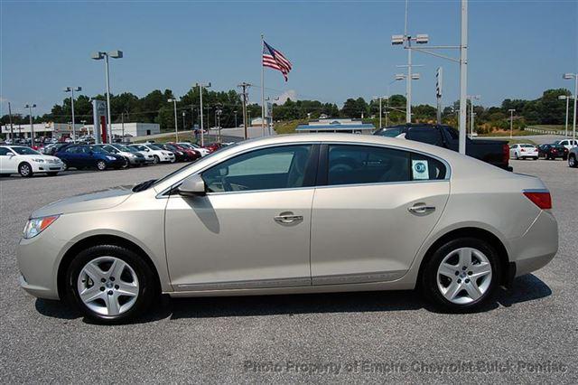 Buick LaCrosse 2011 photo 2