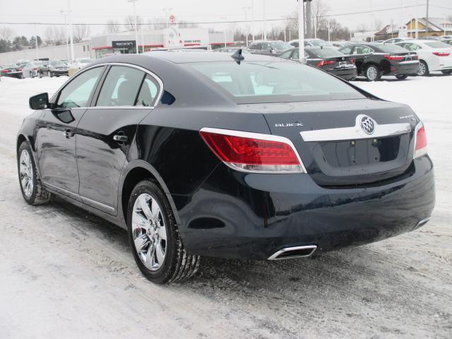 Buick LaCrosse 2011 photo 1