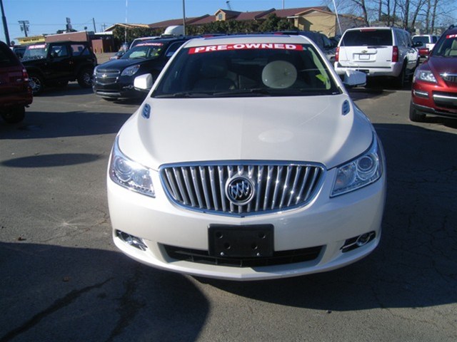 Buick LaCrosse 2011 photo 1