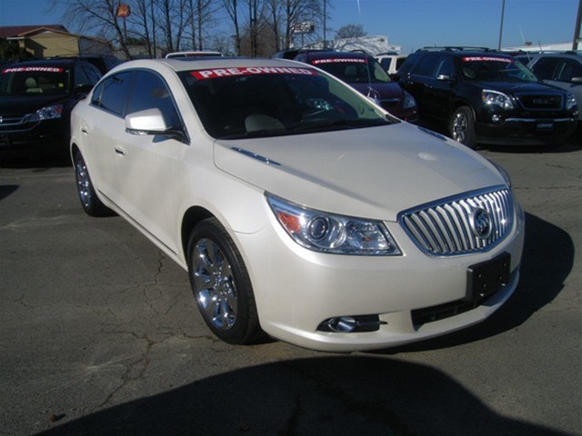 Buick LaCrosse 2011 photo 2