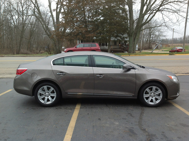 Buick LaCrosse 2011 photo 3