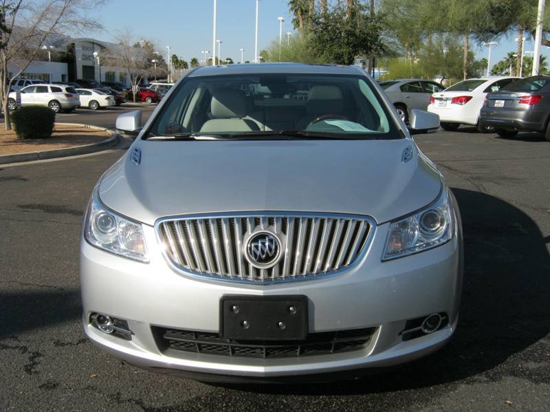 Buick LaCrosse 2011 photo 2