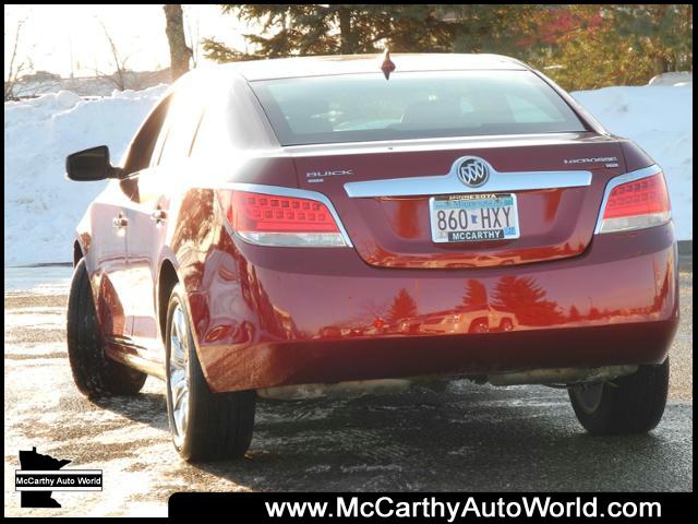 Buick LaCrosse 2011 photo 2