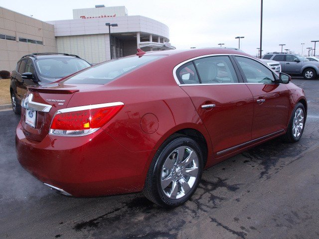 Buick LaCrosse 2011 photo 2