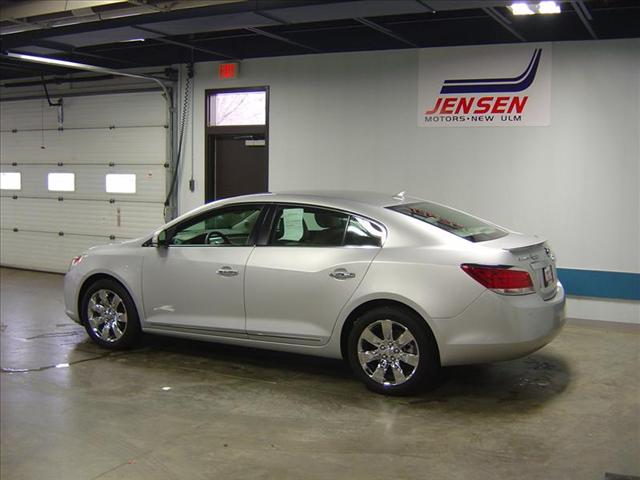 Buick LaCrosse 2011 photo 2