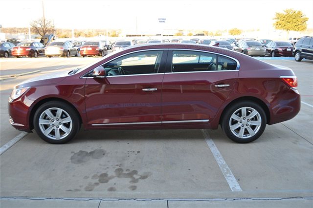 Buick LaCrosse 2011 photo 1