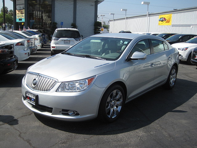 Buick LaCrosse 2011 photo 2