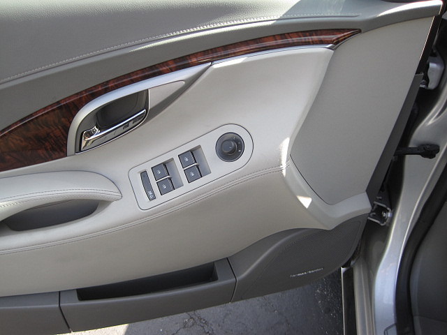 Buick LaCrosse 2011 photo 5