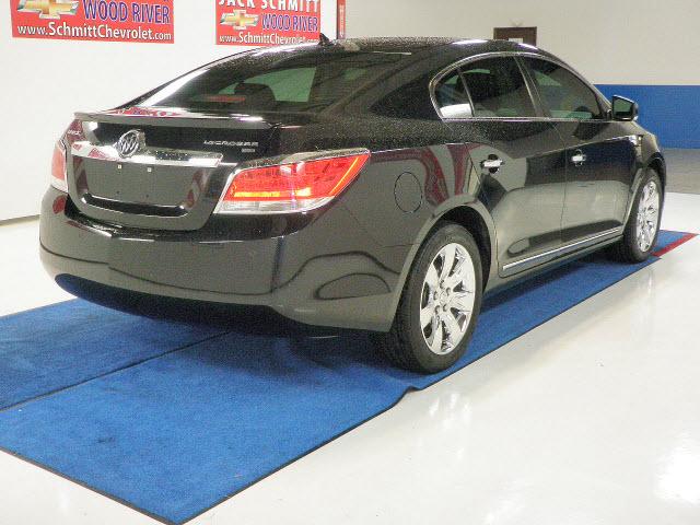 Buick LaCrosse 2011 photo 2