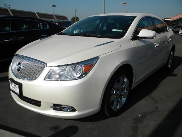 Buick LaCrosse 2011 photo 2