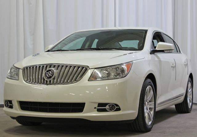 Buick LaCrosse 2011 photo 2